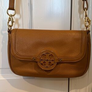Tory Burch Amanda Crossbody bag in brown